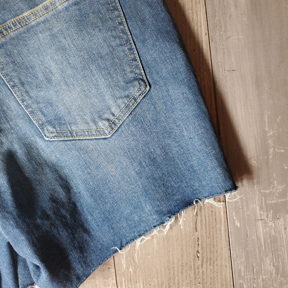 NWT Universal Thread Mid-Rise Boyfriend Shorts 5"… - image 13